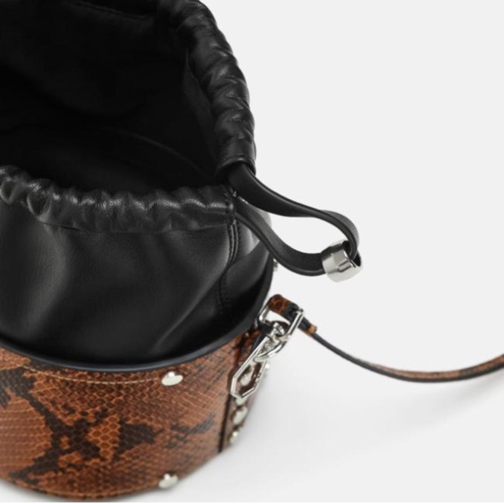 Zara elegant snake print bucket bag Host pick!! - Picture 5 of 5